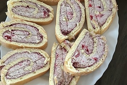 Biskuitrolle mit Erdbeerfüllung 15