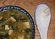 Gr&uuml;ne Gem&uuml;sesuppe mit Tofu und Miso