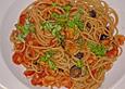 Spaghetti mit Garnelen, Oliven und Tomaten