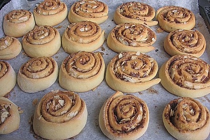 Zimtschnecken mit Honig und Mandeln 8