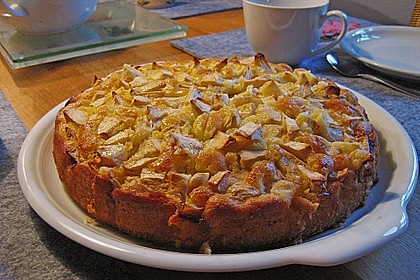 Apfelkuchen getr&auml;nkt mit Sahne 1