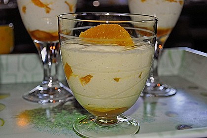 Feines Orangencreme-Dessert