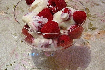 Mini-Windbeutel mit Milchmädchen-Quarkcreme und Himbeeren 13
