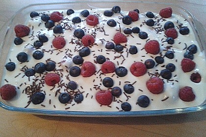 Mini-Windbeutel mit Milchmädchen-Quarkcreme und Himbeeren 10