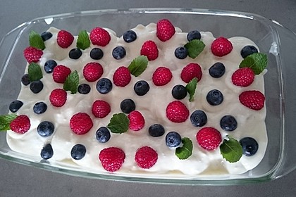 Mini-Windbeutel mit Milchmädchen-Quarkcreme und Himbeeren 20