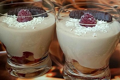 Mini-Windbeutel mit Milchmädchen-Quarkcreme und Himbeeren 3