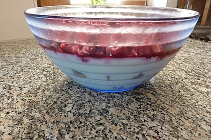 Mini-Windbeutel mit Milchmädchen-Quarkcreme und Himbeeren 26