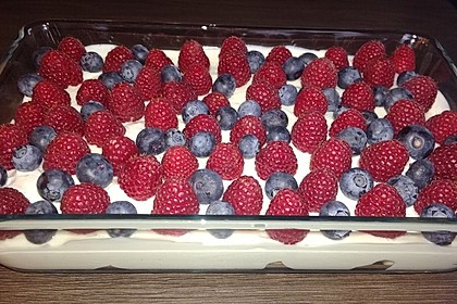 Mini-Windbeutel mit Milchmädchen-Quarkcreme und Himbeeren 4