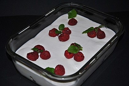 Mini-Windbeutel mit Milchmädchen-Quarkcreme und Himbeeren 14