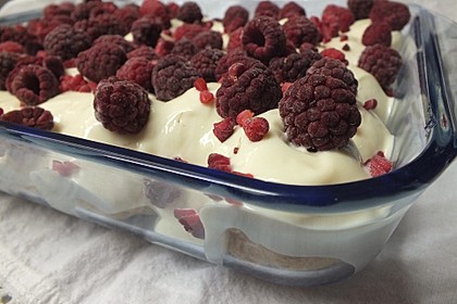 Mini-Windbeutel mit Milchmädchen-Quarkcreme und Himbeeren 22