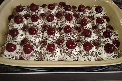 Mini-Windbeutel mit Milchmädchen-Quarkcreme und Himbeeren 24