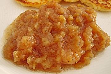 Apfelbrei mit Quittengelee