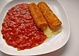 Knusper-R&ouml;llchen mit Tomatensauce