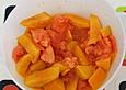 Fruchtsalat mit Mango, Papaya und Zitronenverbene
