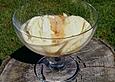 Eis mit karamellisierten Mandeln