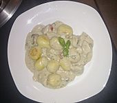 Gnocchi in Wei&szlig;wein-Sahne-Sauce mit H&auml;hnchenbrustfilet (Bild)