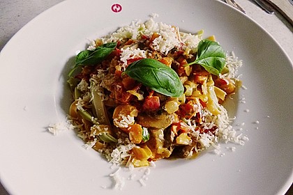 Bandnudeln mit K&uuml;rbis-Paprika-Champignons