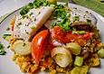 Fisch mit Lauch und Tomaten auf Linsenbett