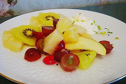 Ananassalat mit Eierlik&ouml;rsahne