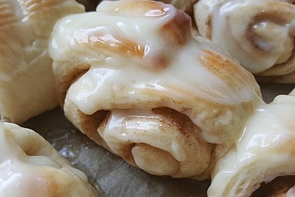 Cinnamon Rolls with Cream Cheese Frosting 128
