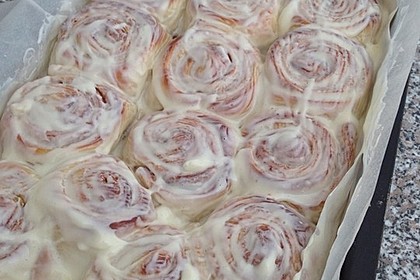 Cinnamon Rolls with Cream Cheese Frosting 124