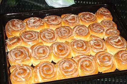 Cinnamon Rolls with Cream Cheese Frosting 1