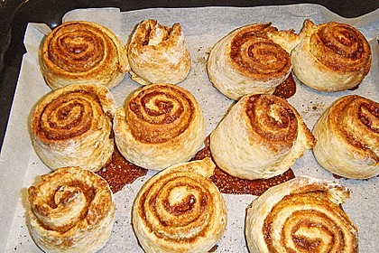 Cinnamon Rolls with Cream Cheese Frosting 181