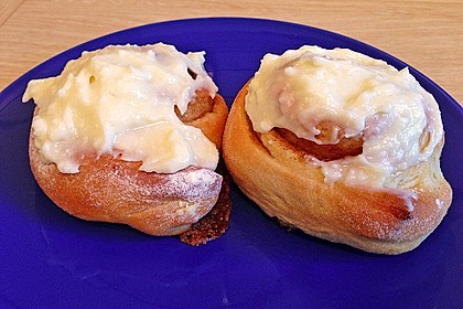 Cinnamon Rolls with Cream Cheese Frosting 109