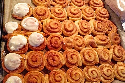 Cinnamon Rolls with Cream Cheese Frosting 85