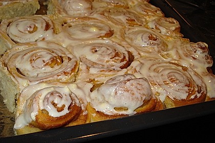 Cinnamon Rolls with Cream Cheese Frosting 141
