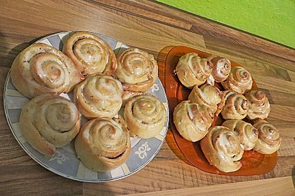 Cinnamon Rolls with Cream Cheese Frosting 164