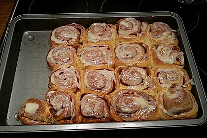 Cinnamon Rolls with Cream Cheese Frosting 112