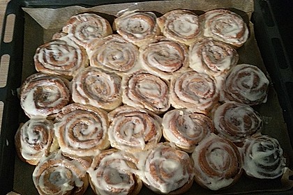 Cinnamon Rolls with Cream Cheese Frosting 175