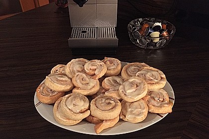 Cinnamon Rolls with Cream Cheese Frosting 183