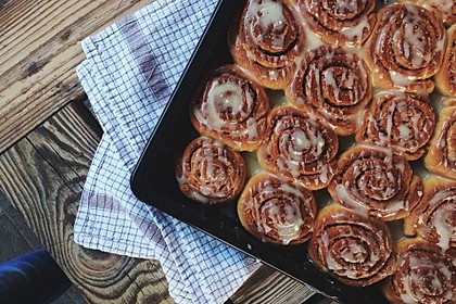 Cinnamon Rolls with Cream Cheese Frosting 4