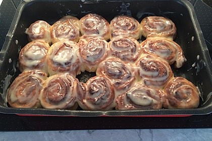 Cinnamon Rolls with Cream Cheese Frosting 180