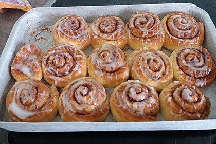 Cinnamon Rolls with Cream Cheese Frosting 179