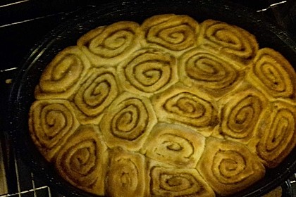 Cinnamon Rolls with Cream Cheese Frosting 185
