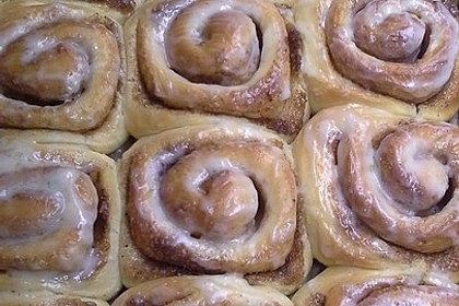 Cinnamon Rolls with Cream Cheese Frosting 120