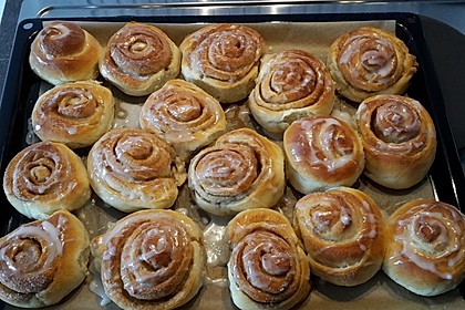 Cinnamon Rolls with Cream Cheese Frosting 91