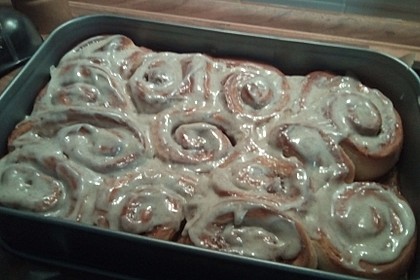 Cinnamon Rolls with Cream Cheese Frosting 125