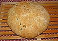 Griechisches Fladenbrot mit Feta und Oliven