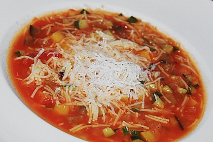 Sayas leichte Minestrone