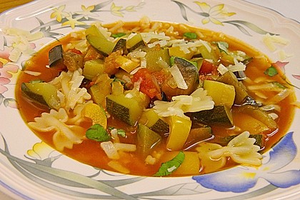 Sayas leichte Minestrone 10