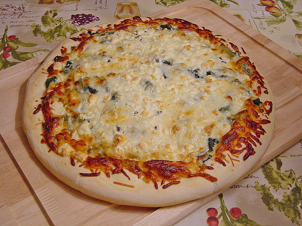 Pizza mit Spinat und dreierlei Käse (Rezept mit Bild) | Chefkoch.de