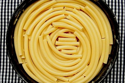 Makkaroni-Torte mit Schinken und Gorgonzola 5