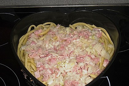 Makkaroni-Torte mit Schinken und Gorgonzola 6