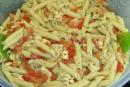 Nudel-Tomaten-Mozzarella-Salat 15