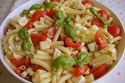 Nudel-Tomaten-Mozzarella-Salat 5