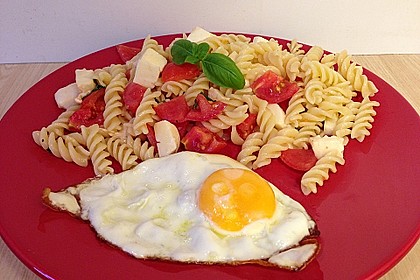 Nudel-Tomaten-Mozzarella-Salat 16